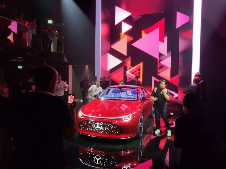 [IAA 2023]부스 뛰쳐나간 車회사들 “문화재와 차량전시 결합”