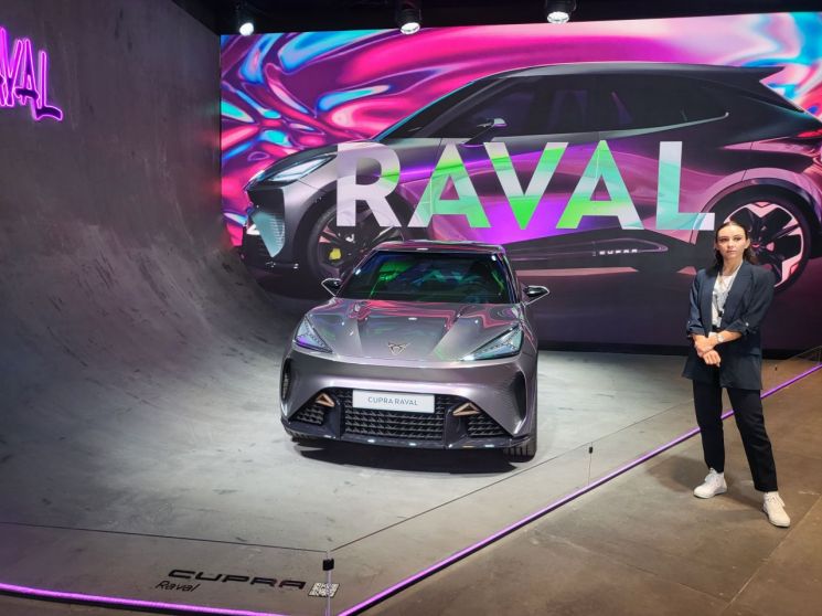 [IAA 2023]부스 뛰쳐나간 車회사들 “문화재와 차량전시 결합”