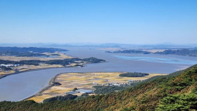 [하루만보] 한강과 바다 접경지의 ‘절경’…“문화·역사 깃든 김포 문수산”