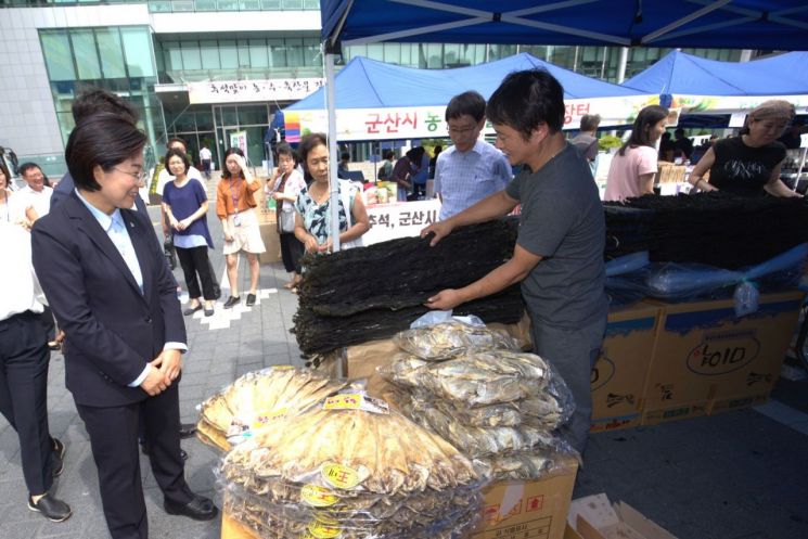 “추석 밥상 풍성히”…은평구, 농·특산물 직거래장터 개최