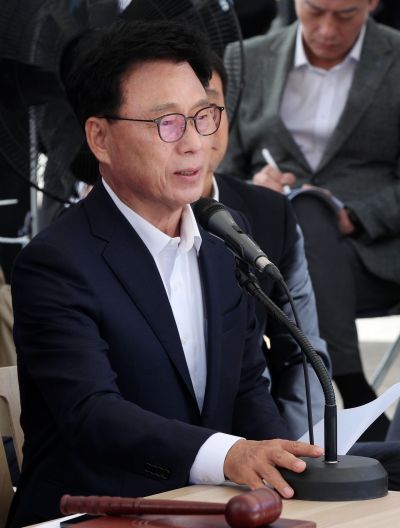 박광온 더불어민주당 원내대표가 8일 국회 앞 단식투쟁천막에서 열린 최고위원회의에서 발언하고 있다. 사진=김현민 기자 kimhyun81@