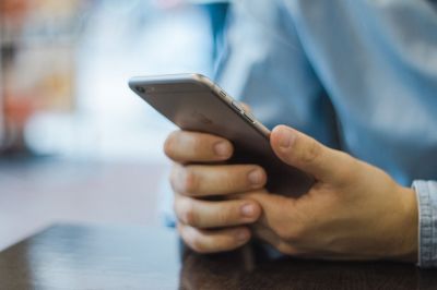 '물가상승률보다 훨씬 높아'…스마트폰 가격 9년간 41% 상승 