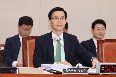 방문규 산업통상자원부 장관 후보자가 13일 서울 여의도 국회 산업통상자원중소벤처기업위원회에서 열린 인사청문회에 출석해 있다. [이미지출처=연합뉴스]