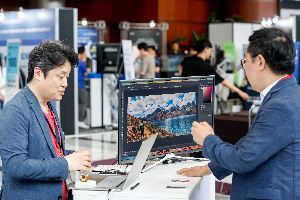 1위 어도비, 주가 급락에 '한숨'…2위 캔바는 '몸집 키우기'