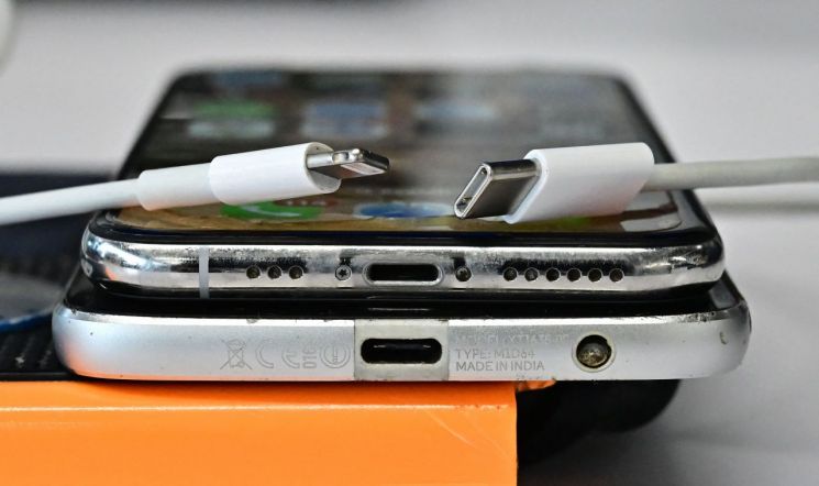 [뉴스속 용어]충전 방식 바꾼 아이폰15…‘라이트닝’ 대신 ‘USB-C’