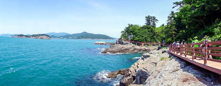 남해군 조도와 호도가 찾아가고 싶은 가을섬에 선정됐다.