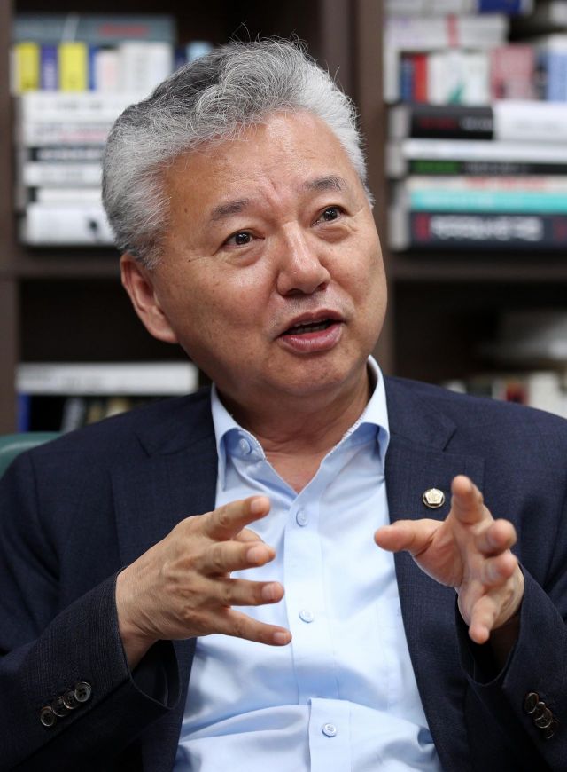 [여야 경제통 새해 전망]④홍성국 "올해 성장률, 1.5%도 어렵다…구조 대전환 이뤄내야"