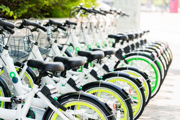 기후교통카드로 각광받는 따릉이…"안전모는 어쩌나"