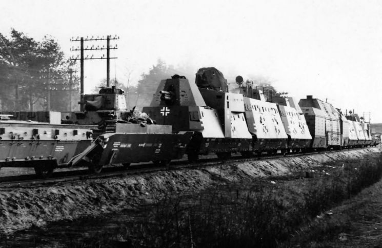 1943년 나치 독일이 운용하던 장갑열차인 BP42의 모습.