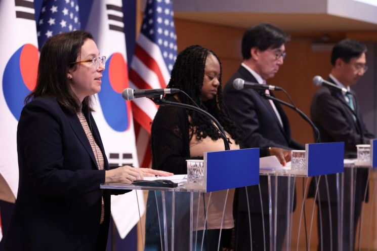 한미 확장억제전략협의회 결과 설명하는 사샤 베이커 미 국방부 정책차관대행 [이미지출처=연합뉴스]
