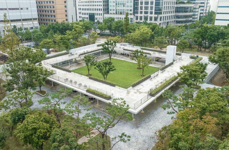 양천구, 높이 3.7m 공중 산책로 ‘오목공원’ 리노베이션 개장