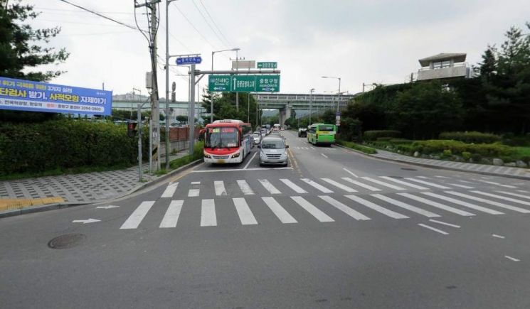 중랑구, 신내역로 우회전 차로 신설 상습적 교통정체 해소