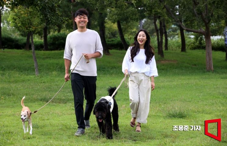 왼쪽부터 박타미 씽크라이크펫 창업자와 유보미 씽크라이크펫 COO. 사진=조용준 기자 jun21@