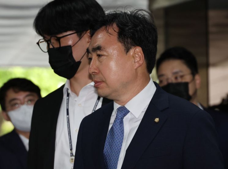 檢, 윤관석 前민주당 의원 '뇌물 수수 혐의' 추가 기소