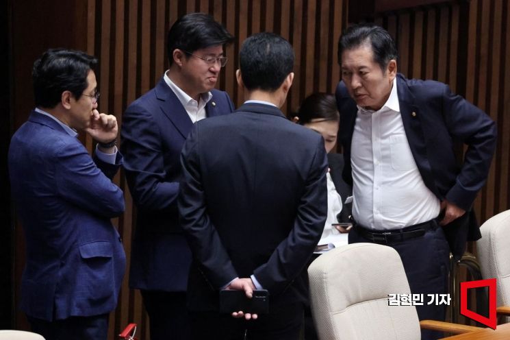 [포토] 이재명 체포동의안 앞두고 심각한 민주당 의원들