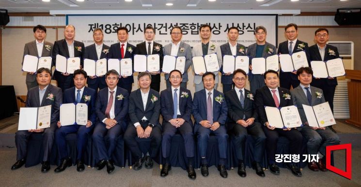 [포토]아시아건설종합대상, DK아시아 '스마트주거 부문' 국토교통부장관상 수상