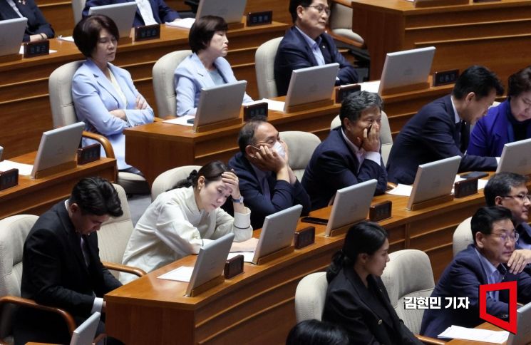 민주당 부대변인 "가결표 의원 책임지고 입장 밝혀라"