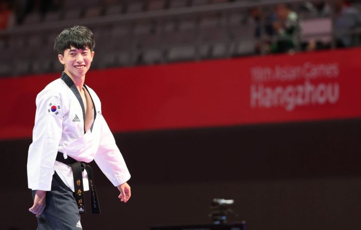 [아시안게임]태권도 품새, 한국 첫 금메달…남녀 개인전 석권