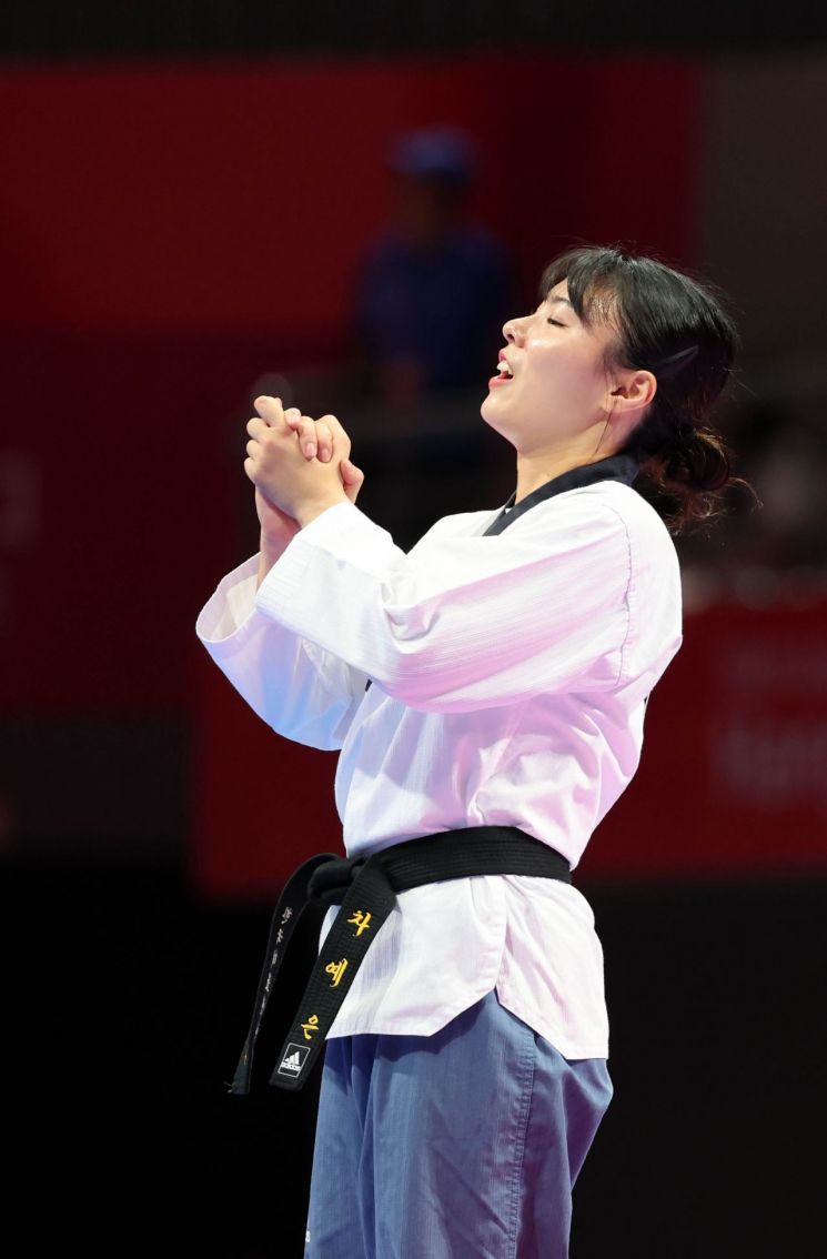 [아시안게임]태권도 품새, 한국 첫 금메달…남녀 개인전 석권