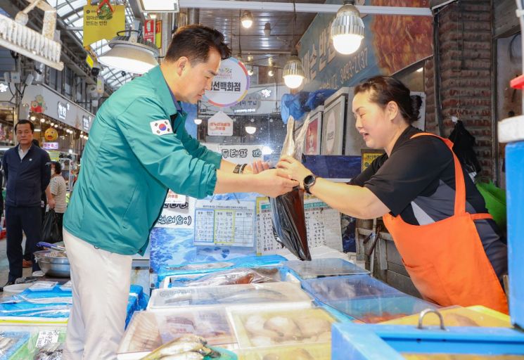 오언석 도봉구청장, 추석명절 앞두고 전통시장 찾아 상인 격려