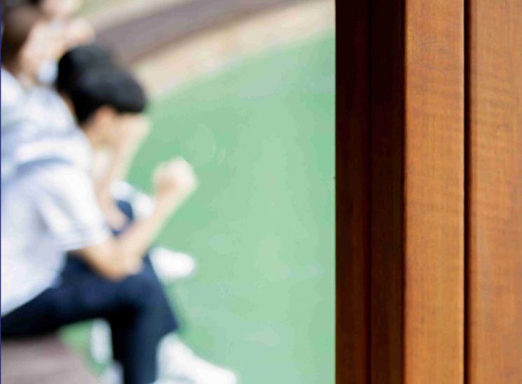 교복을 입고 담배를 피우던 고등학생을 훈계하면서 뒤통수를 가격하는 등 폭행을 가한 60대 남성이 벌금형을 선고받았다. 사진은 사건과 무관함. [이미지출처=게티이미지]