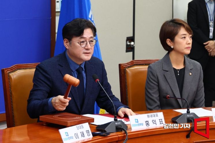 홍익표 더불어민주당 원내대표가 27일 국회에서 열린 최고위원회의를 주재하고 있다. 사진=김현민 기자 kimhyun81@