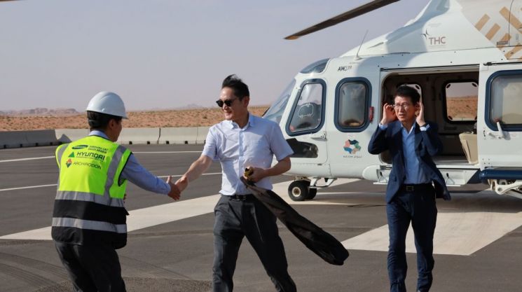 '추석 현장 방문' 나선 이재용… 1년 만에 중동 3개국 찾아