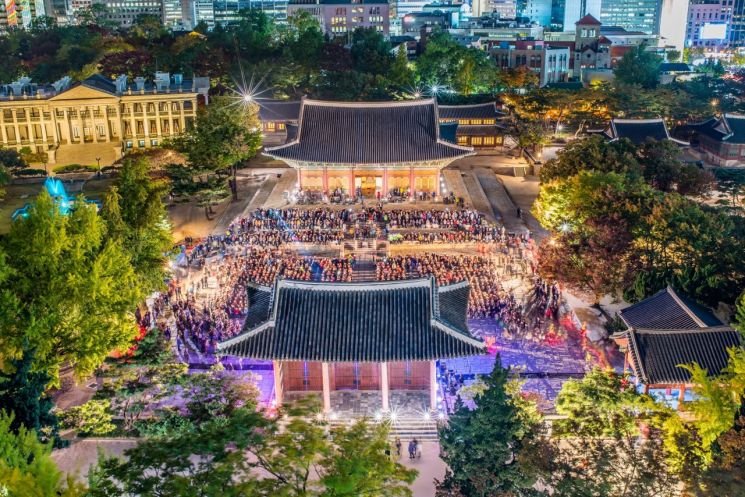 Seoul Jung-gu's 'Jeongdong Night Tour,' which began in 2015, is Korea's first cultural heritage night tour, attracting more than 200,000 Seoul citizens and foreign tourists annually. (Photo by Jung-gu)