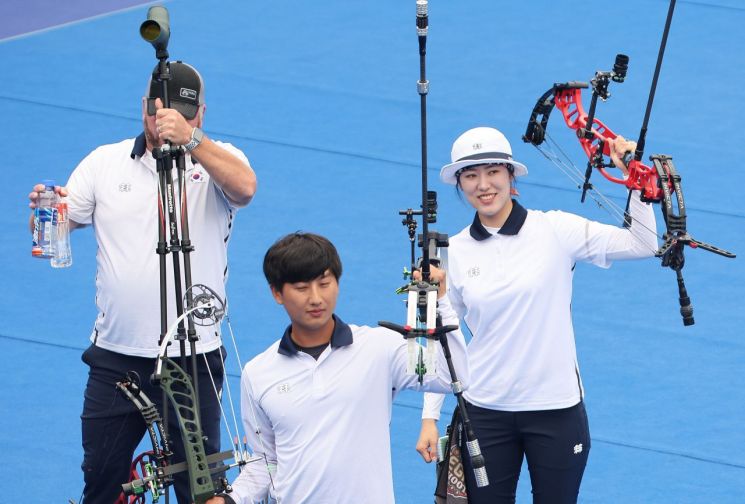 [아시안게임]주재훈·소채원, 컴파운드 양궁 혼성전 은메달