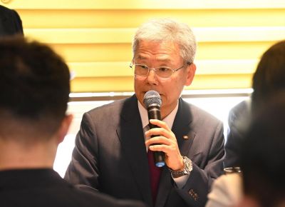 김동철 한전 사장이 4일 열린 기자간담회에서 발언하고 있다.