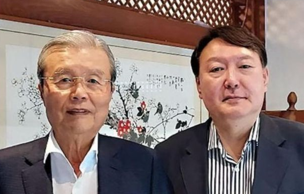 김종인 전 국민의힘 비상대책위원장을 사칭한 광고가 페이스북에 확산하고 있다. [이미지출처=김경진 전 의원 페이스북 캡처]
