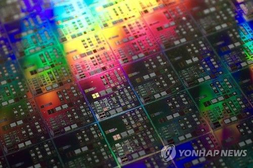 트랜지스터 집적도는 반도체 성능을 가늠하는 핵심 기준이다. [이미지출처=연합뉴스]