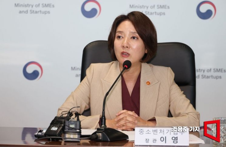 [2023 국감]이영 "소상공인·벤처 적극 지원…킬러규제도 타파"