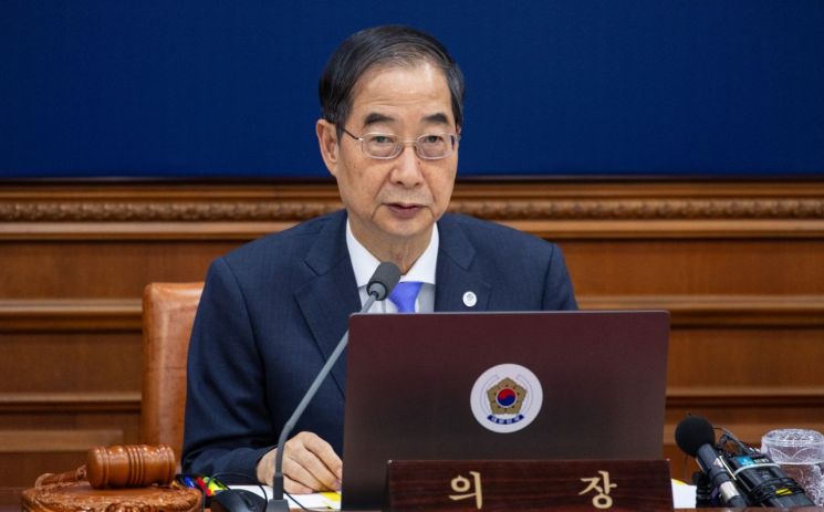 한덕수 국무총리가 4일 오전 서울 종로구 정부서울청사에서 열린 국무회의에 참석해 국민 안전과 강화 관련 발언을 하고 있다. [이미지출처=연합뉴스]