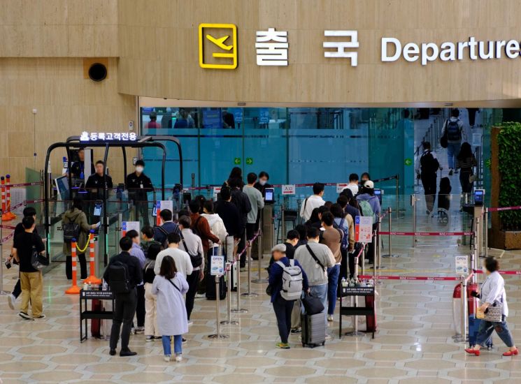 김포공항 국제선 터미널 출국장. 한국공항공사 제공