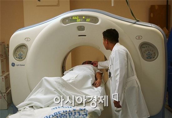자기공명영상(MRI) 촬영 모습.