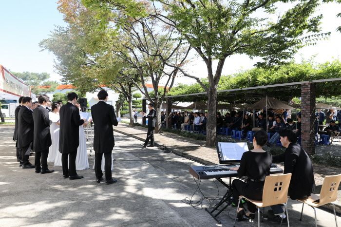 어느 멋진 가을, 생산라인에 선율 흘렀네… LIG넥스원 구미하우스서 점심 음악회