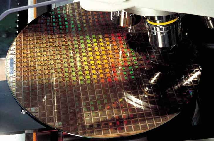 대만 신주과학단지에 있는 TSMC 8인치 파운드리 공장(팹3)에서 쓰이고 있는 8인치 웨이퍼 모습 / [사진제공=TSMC]
