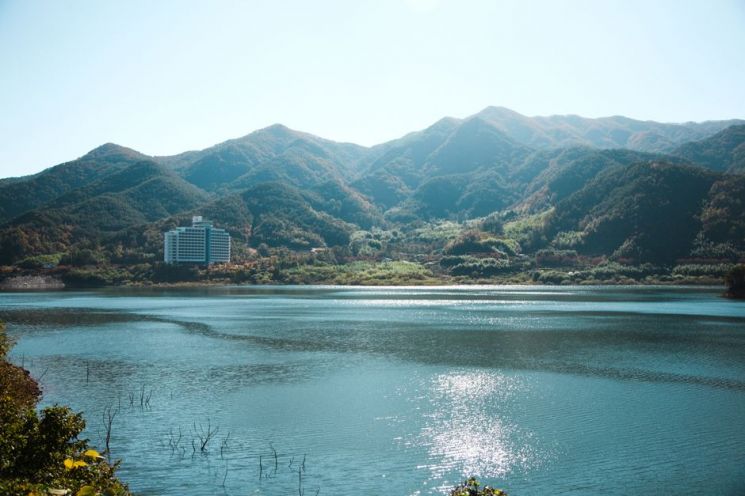 경남 하동군 청암면 중이리에 위치한 하동호.(사진제공=한국관광공사)