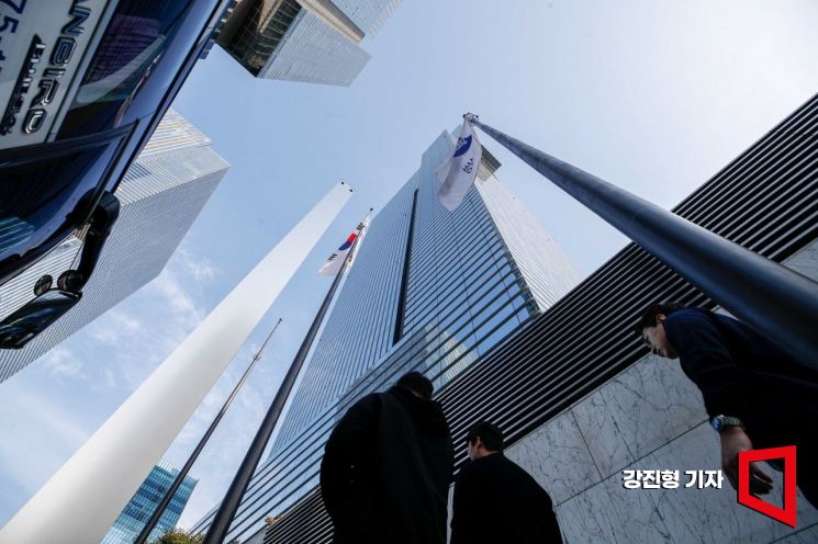 '상위 1%' 삼성·LG 임원…고연봉·차량은 기본·퇴직 후에도 '보너스' 