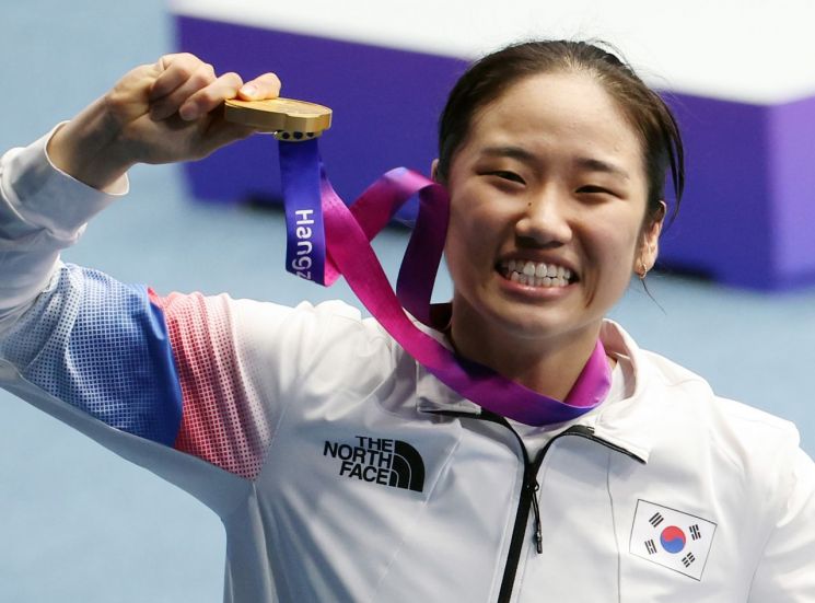 항저우 아시안게임 배드민턴 여자 단식 결승에서 금메달을 획득한 한국 안세영[사진출처=연합뉴스]