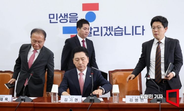 김기현 국민의힘 대표를 비롯한 지도부가 16일 국회에서 열린 최고위원회의에 참석하고 있다. 사진=김현민 기자 kimhyun81@