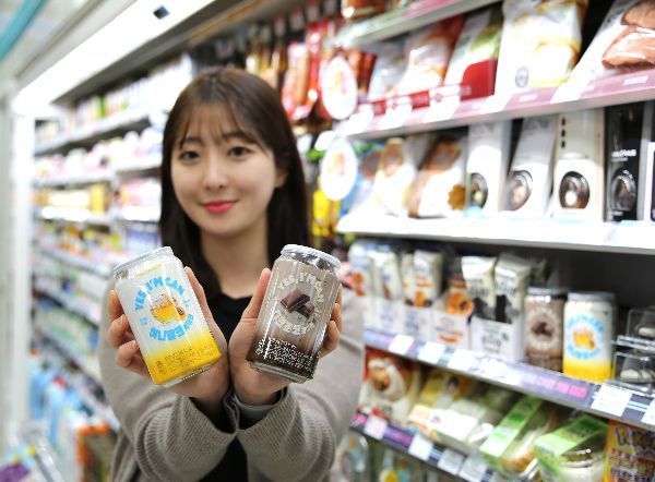 GS25, 업계 최초로 들고 먹는 '캔 케이크' 선봬