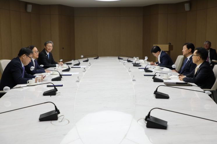 경제 6단체 상근부회장이 18일 대한상의에서 회의를 열고 '노사관계 안정과 기업경영 불확실성 해소를 위한 경제계 입장'을 채택했다.＜사진제공:한국경영자총협회＞