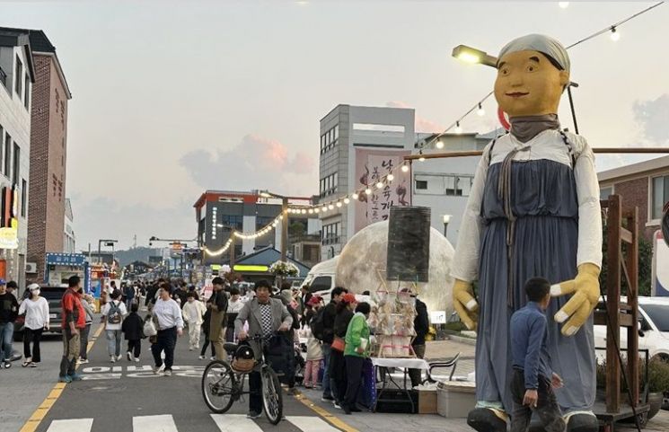 전국체전 기간에 열린 문화재 야행이 많은 관광객이 찾으면서 성공적으로 막을 내렸다. [사진제공=목포시]