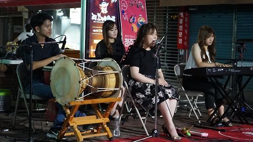 '청춘마이크' 공연 모습. [사진제공 = 문화체육관광부]