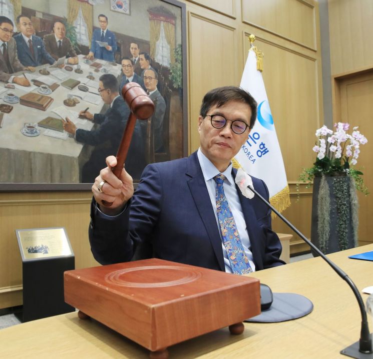 이창용 한국은행 총재가 19일 오전 서울 중구 한국은행에서 열린 금융통화위원회 본회의에서 회의를 주재하고 있다. (사진 제공=한국은행)