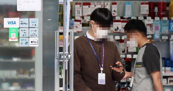 "난 일 잘하지, 성실한데 친절하기까지"…Z세대 알바의 자화상