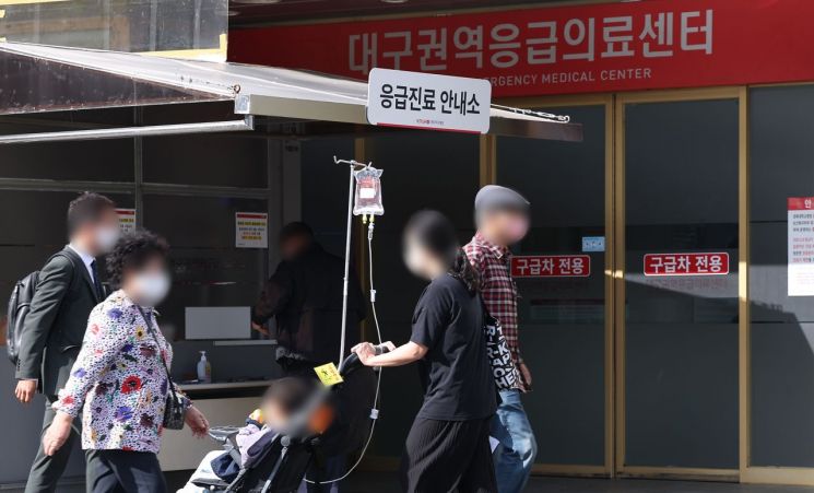 이에 정부에서도 선제적으로 '지역의료 인프라 붕괴' 위기에 대응해 정부가 지방 국립대를 중심으로 지역·필수의료 강화에 본격적으로 나설 전망이다. [사진출처=연합뉴스]
