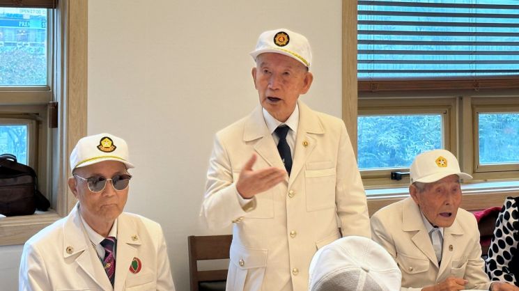 19일 국군포로 생존자가 모인 연회식에서 유영복 어르신이 소감을 밝히고 있다. 사진=장희준 기자 junh@